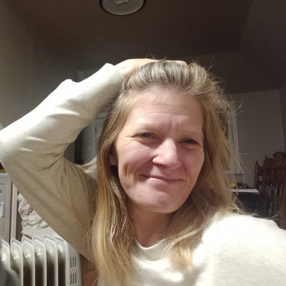 Meet your Posher, Heather - Picture 1 of 7